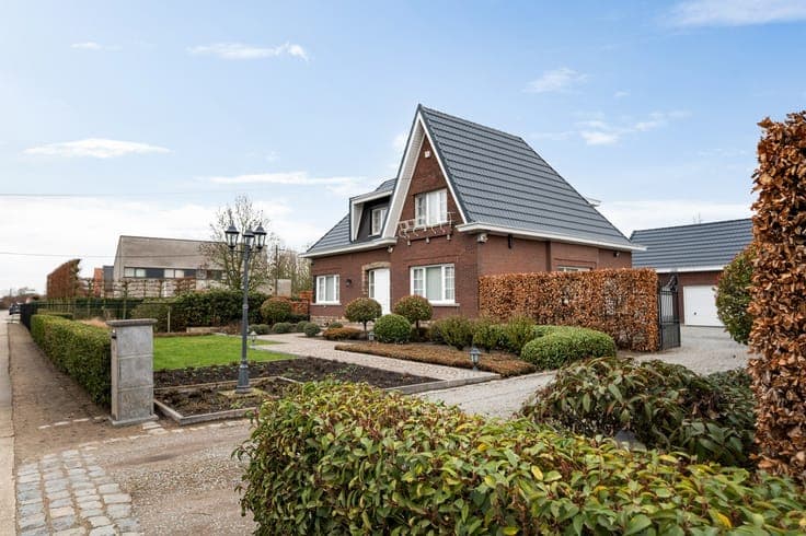 Landelijke woning met 4 slpkrs en tuin op perceel van 293...