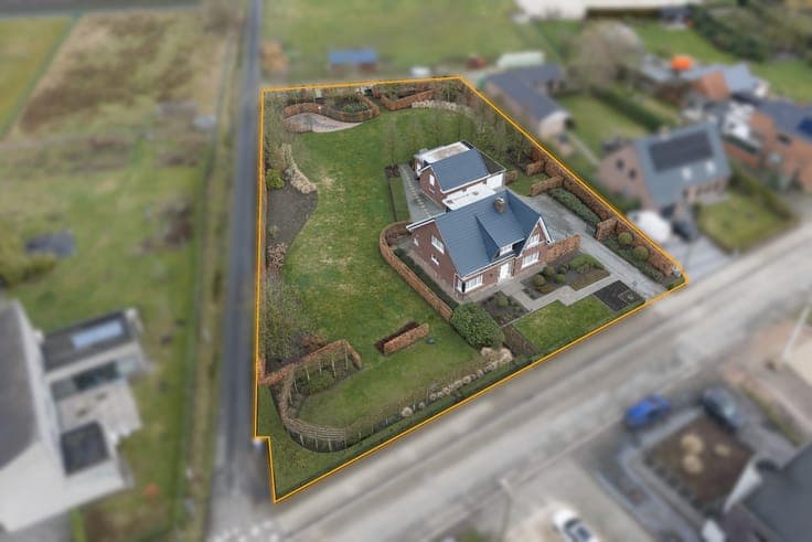 Landelijke woning met 4 slpkrs en tuin op perceel van 293...