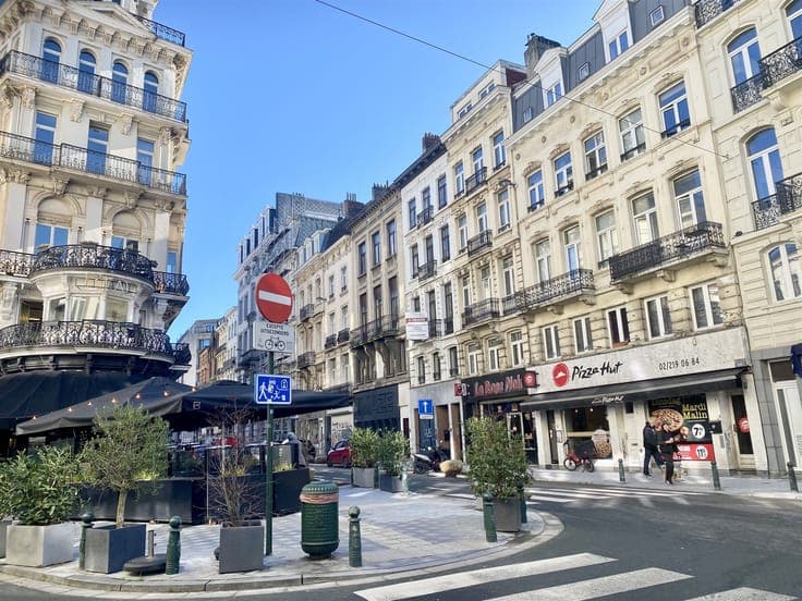 Commercial and investment property in town planning order!