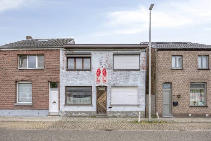 Fully renovated house for sale in Essen center!