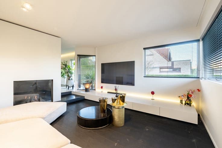 Stylish, ready-to-move-in villa with four bedrooms and a sun