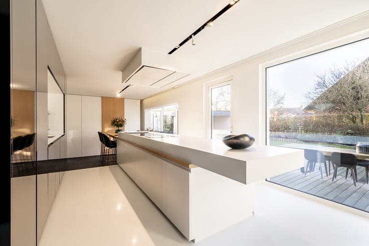 Stylish, ready-to-move-in villa with four bedrooms and a sun