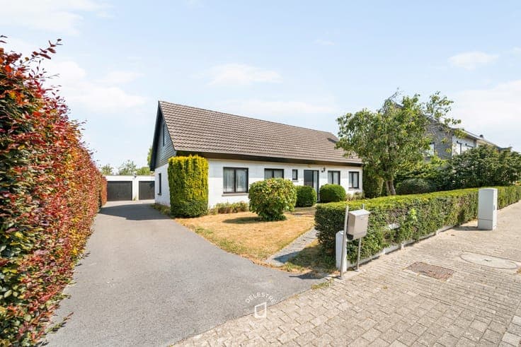 RUIME WONING met garage voor 2 wagens en grote tuin op ce...