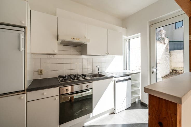 KRAAINEM, right next to the metro, House (3 bedrms/2 bathms)