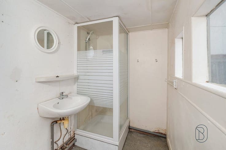 House in the center of Lessines requiring renovation