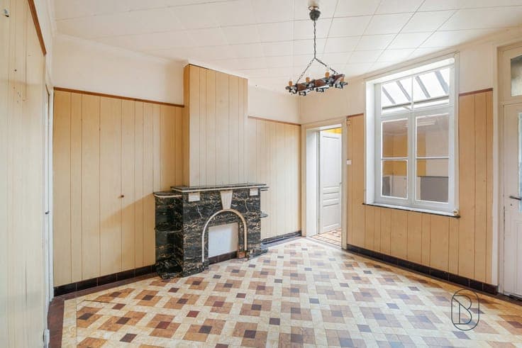 House in the center of Lessines requiring renovation