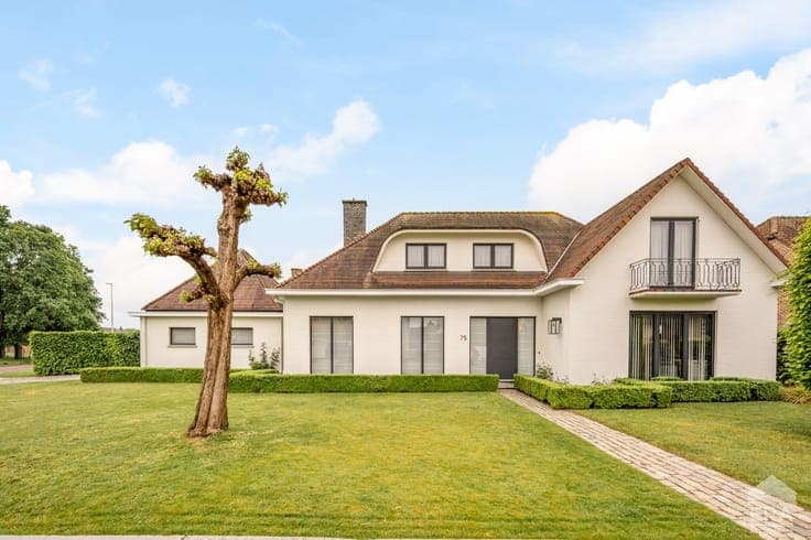 Spacious detached home with office in Donk