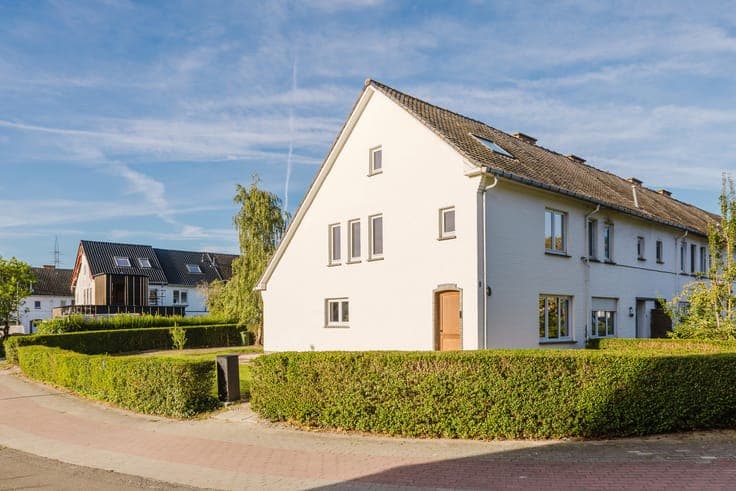 Move-in-ready 4-bedroom home with a large yard in Merelbeke