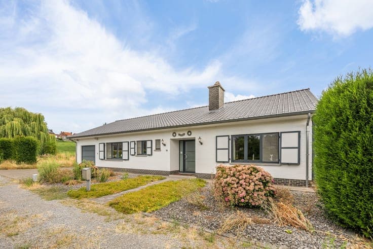 Ruime gelijkvloerse bungalow met uitbreidbare zolder op e...