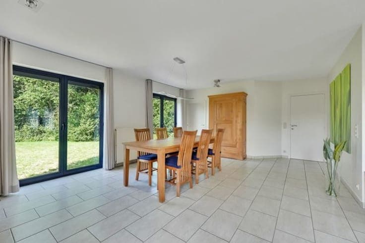 Spacious 5-bedroom home on 10a76 in Hasselt