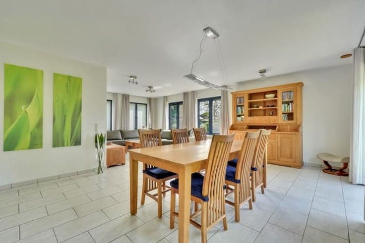 Spacious 5-bedroom home on 10a76 in Hasselt