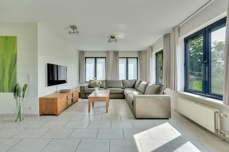 Spacious 5-bedroom home on 10a76 in Hasselt