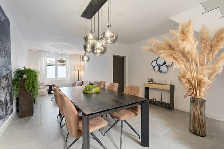 Renovated 4-Bedroom Home with City Garden near centre