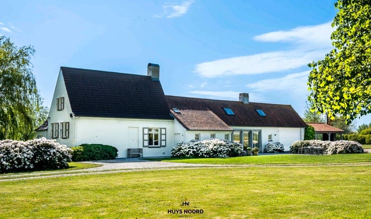 Exclusive country house villa in an idyllic setting