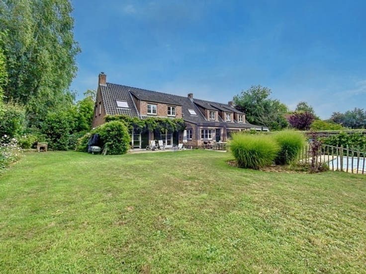 "Ancient golf" : Rare ! Living, kitchen, entrance in double.