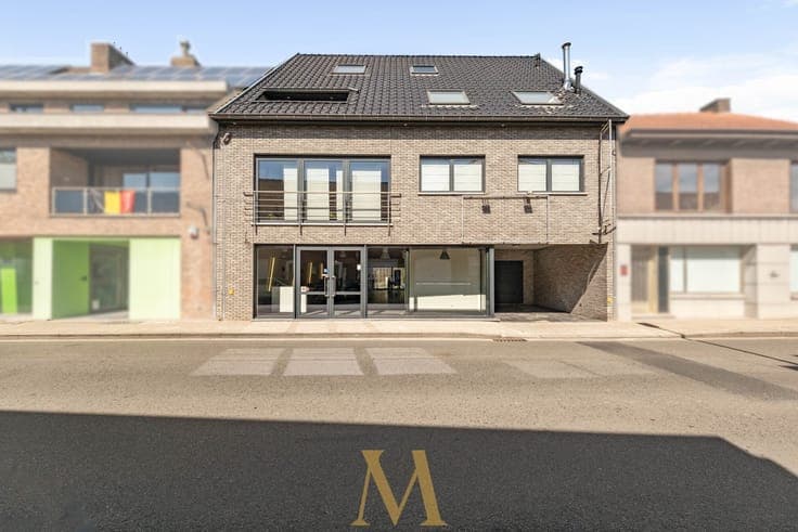Unieke eigendom met woning, polyvalente ruimte en magazij...