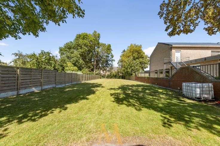 Unieke eigendom met woning, polyvalente ruimte en magazij...