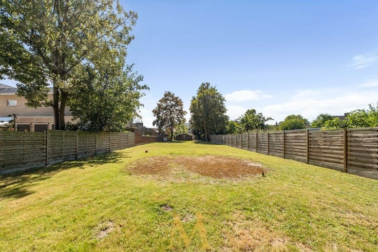 Unieke eigendom met woning, polyvalente ruimte en magazij...