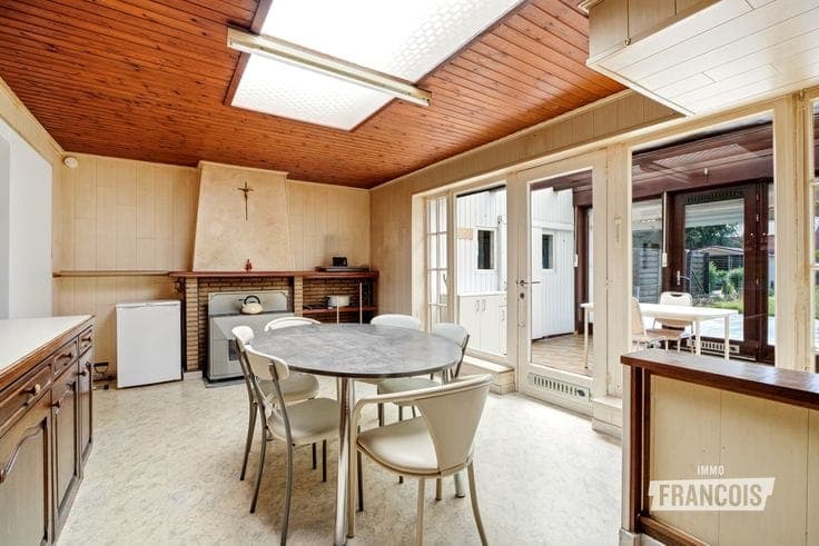 Semi-open-plan property with potential for sale in the cent…