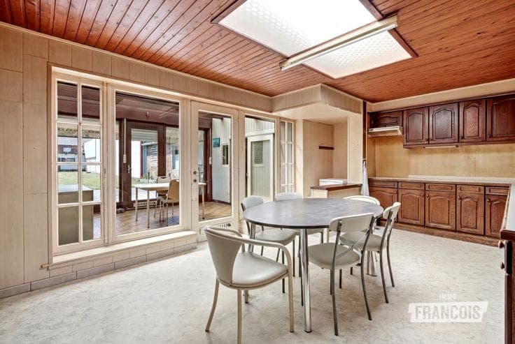 Semi-open-plan property with potential for sale in the cent…