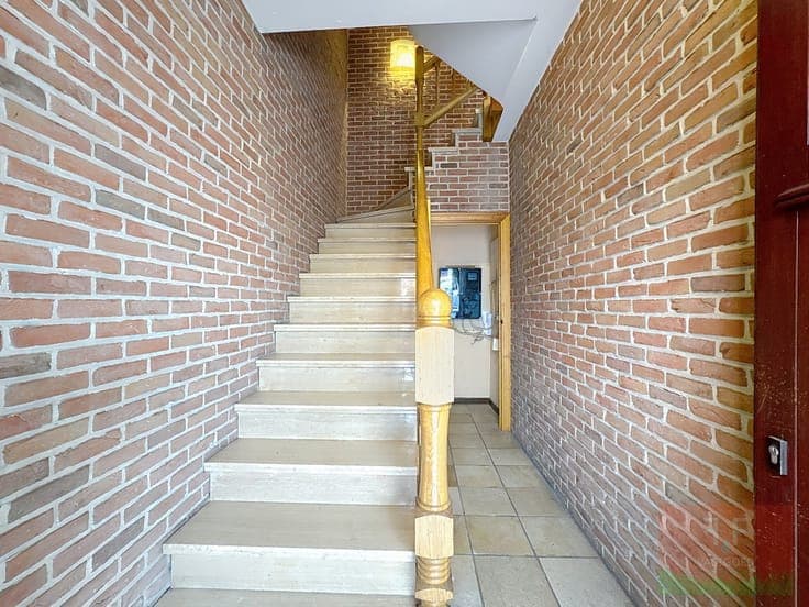 Handelspand + triplex appartement met 4 slaapkamers (174m...