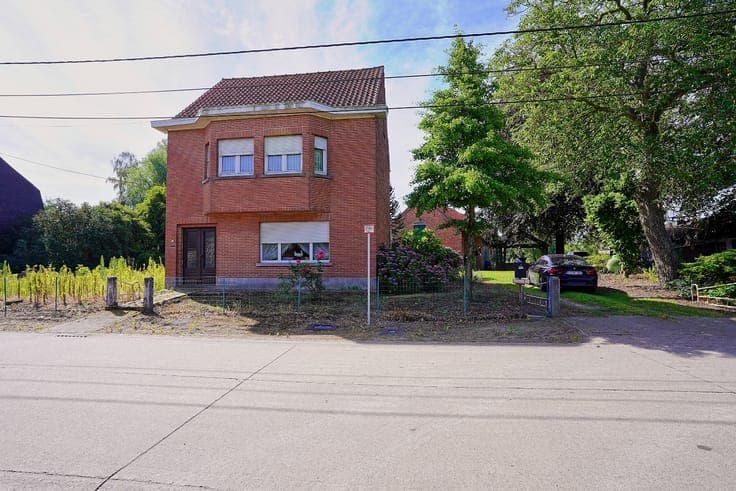 Hoeve met woning, 2 stallingen en veldschuur