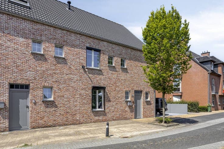 Ready to move in 4 bedroom family home in the center of Esse