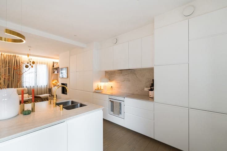Renovated 4-Bedroom House near Place Dumon