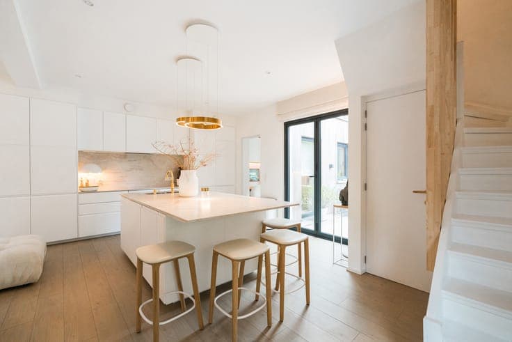Renovated 4-Bedroom House near Place Dumon