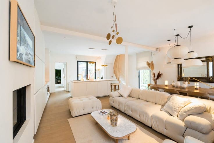 Renovated 4-Bedroom House near Place Dumon