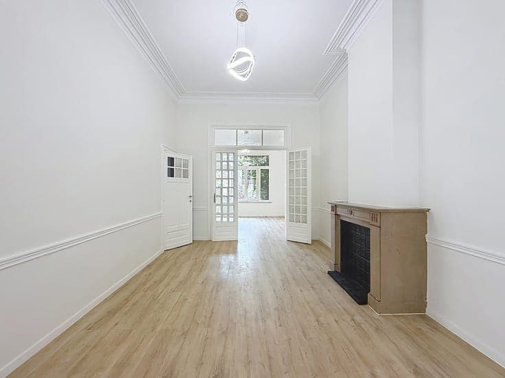 Exceptional townhouse with up to 8 bedrooms possible