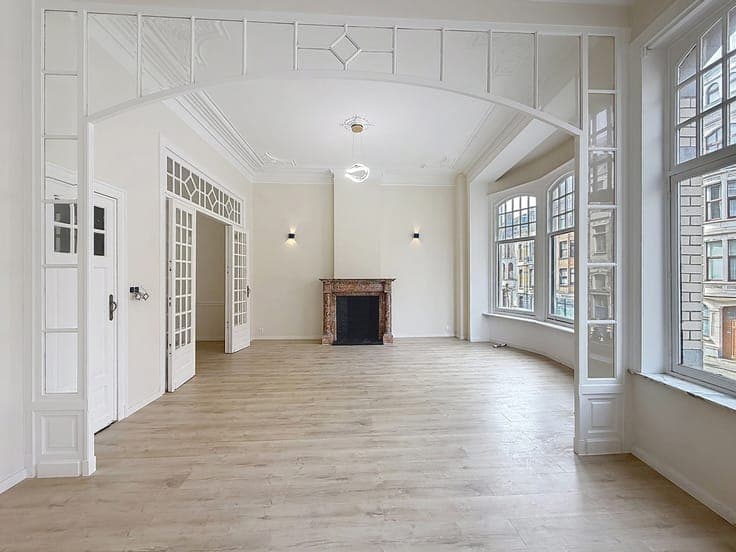 Exceptional townhouse with up to 8 bedrooms possible