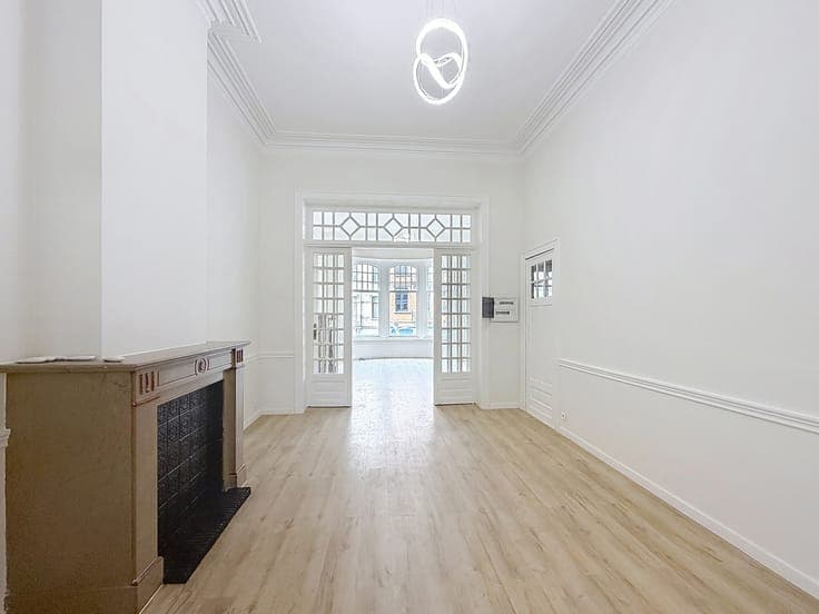 Exceptional townhouse with up to 8 bedrooms possible