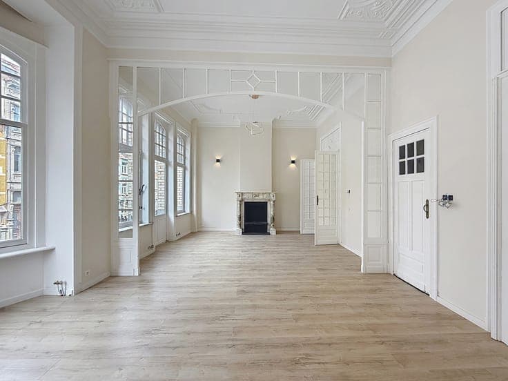 Exceptional townhouse with up to 8 bedrooms possible