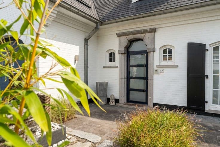 Exclusive villa with pool and wellness in Erembodegem