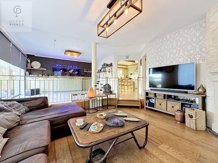 Ruime woning op mooi perceel van 10 are.