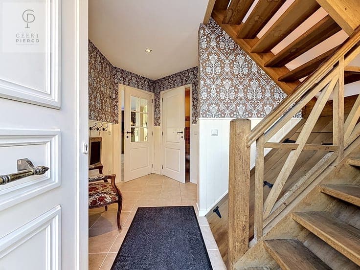 Ruime woning op mooi perceel van 10 are.