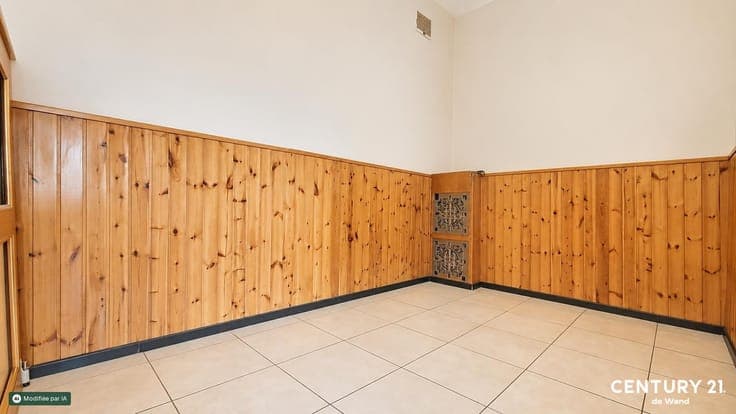 Commercial property with residential accommodation – ± 330 m