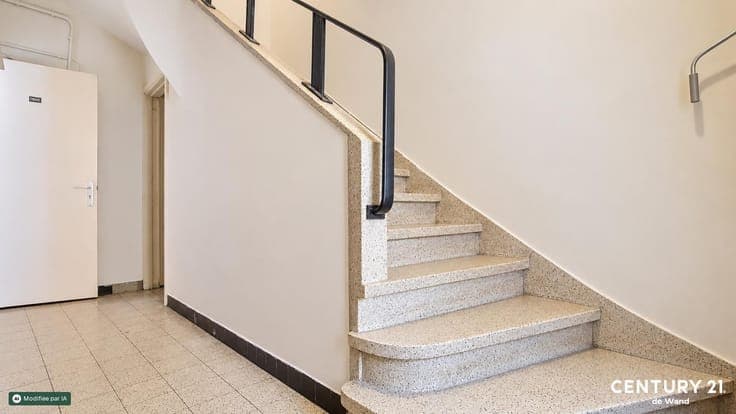 Commercial property with residential accommodation – ± 330 m