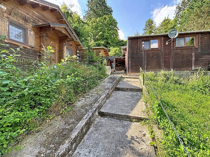 A property with several buildings in peaceful surroundings