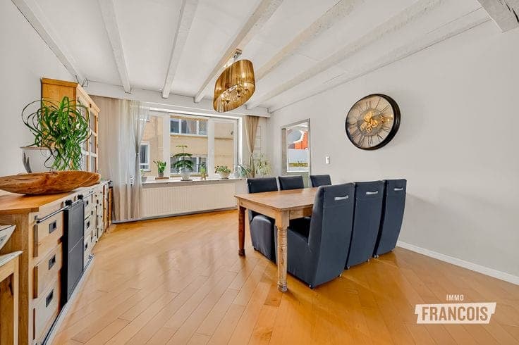 Move-in ready raised townhouse (bel-etage) with 3 bedrooms,…