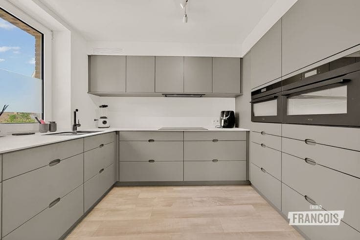 Move-in ready raised townhouse (bel-etage) with 3 bedrooms,…
