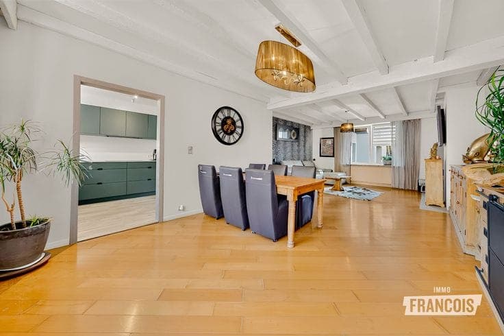 Move-in ready raised townhouse (bel-etage) with 3 bedrooms,…