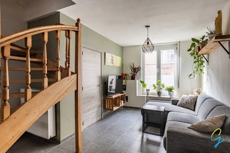 FOR SALE FAMILY HOME WITH 3 BEDROOMS AND SMALL GARDEN