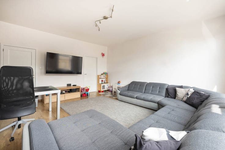 House of ± 150m² with workshop/storage space of ± 100m²