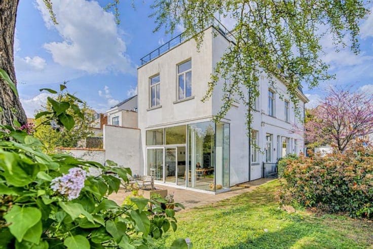 Val Duchesse – Renovated 1900s villa, 490 m² – 9 ares, south