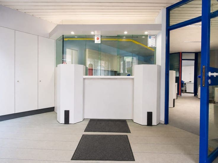 Handelspand met woonst op een toplocatie in Brakel.