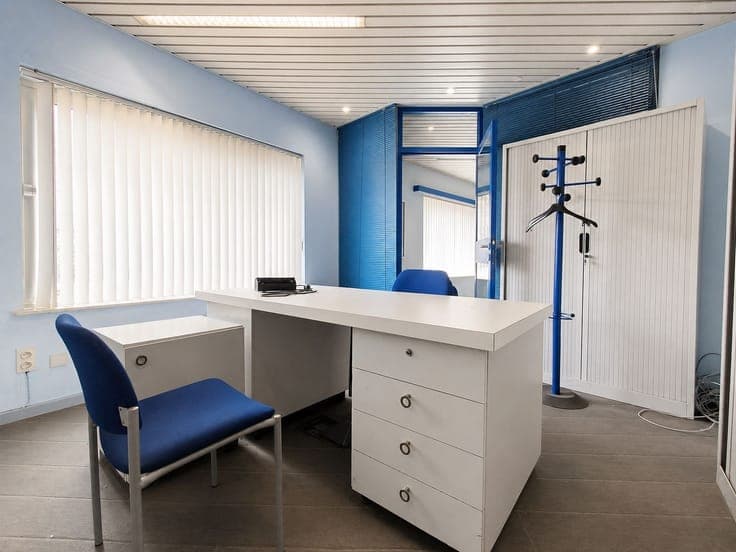 Handelspand met woonst op een toplocatie in Brakel.