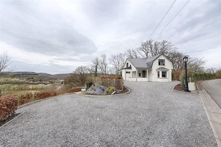 Cottage-Style Villa with Panoramic View – 9M