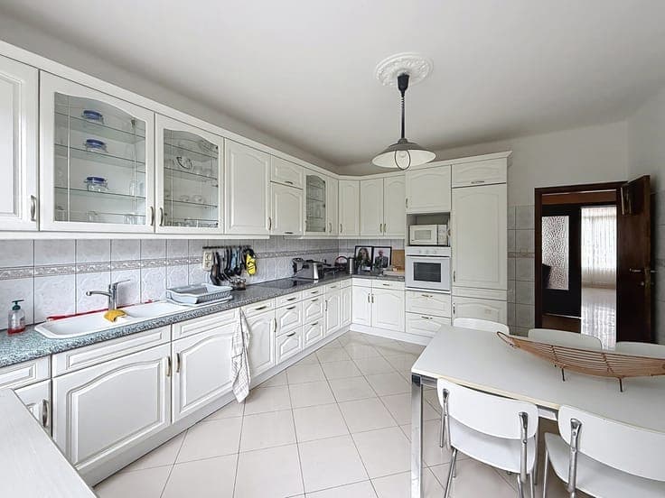 Quartier des Fleurs – 5-Bedroom House + Garden + Garage